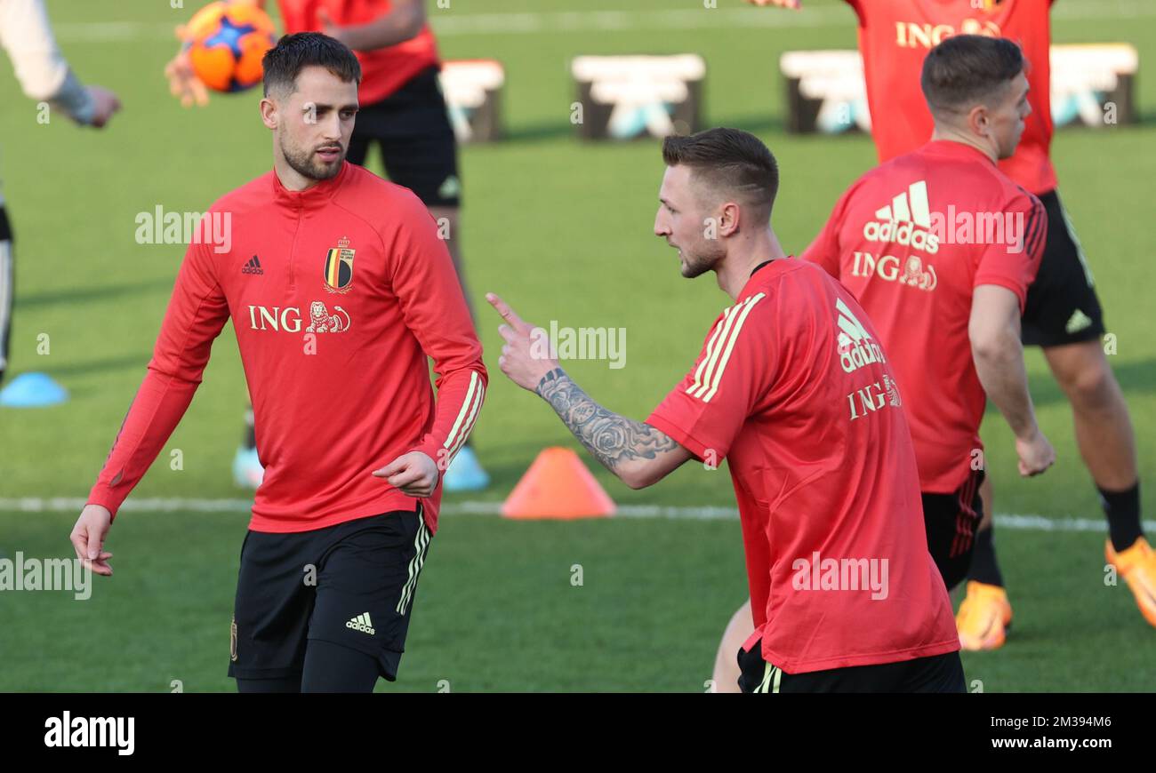 Adnan Januzaj del Belgio e Siebe Van der Heyden del Belgio sono stati raffigurati durante una sessione di allenamento della Royal Belgian Football Association (RBFA), martedì 22 marzo 2022in Tubize, durante i preparativi per le amichevoli partite contro e in Irlanda (26/03) e contro il Burkina Faso (29/03). BELGA PHOTO VIRGINIE LEFOUR Foto Stock