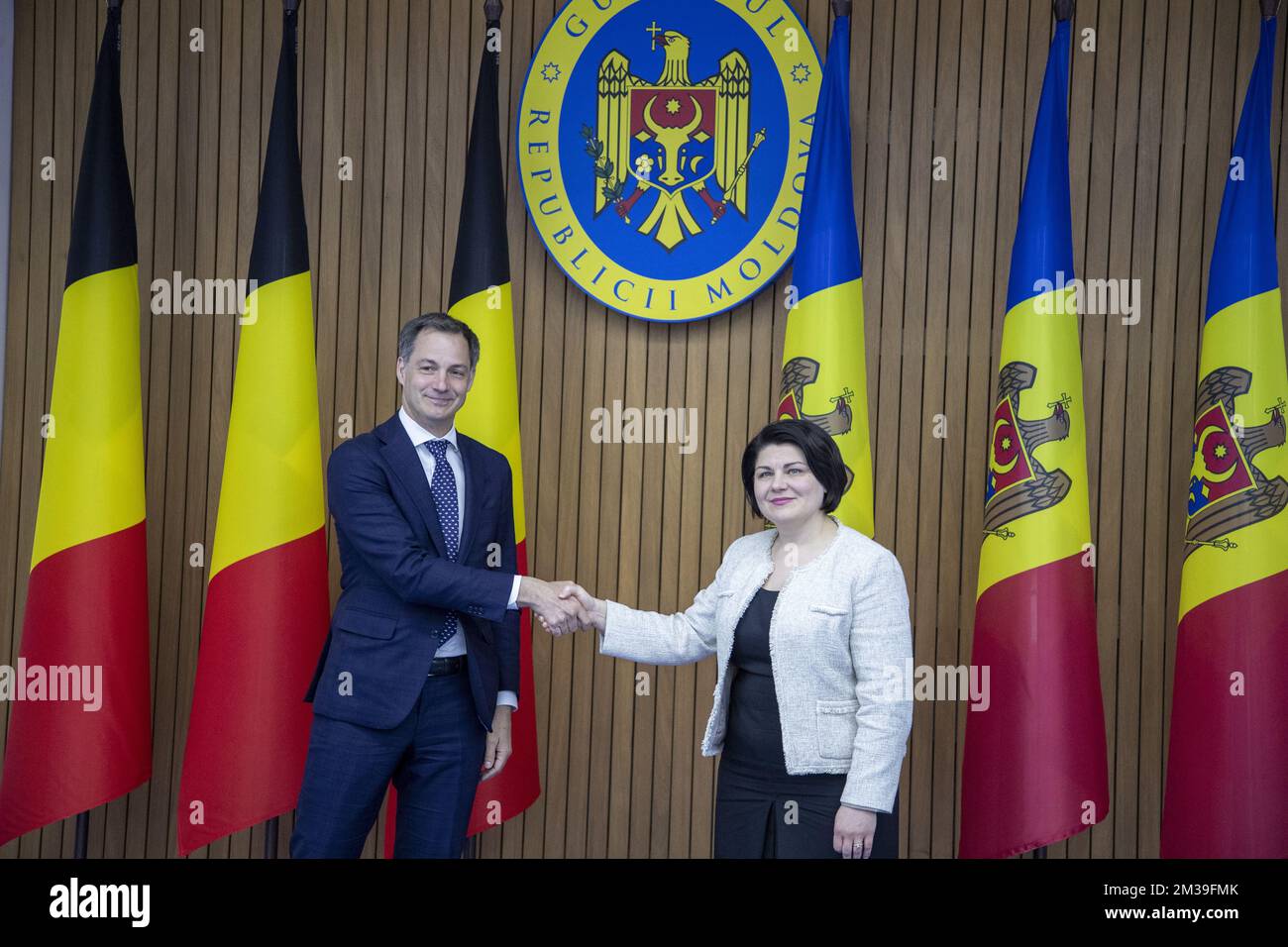 Il primo ministro Alexander De Croo e il primo ministro moldavo Natalia Gavrilita hanno fatto una foto durante un incontro con il primo ministro moldavo, a Chisinau, in Moldavia, mercoledì 13 aprile 2022. Il primo ministro si sta recando in Slovacchia, Polonia, Romania e Moldavia per discutere delle conseguenze politiche, militari e umanitarie dell'invasione. FOTO DI BELGA NICOLAS MAETERLINCK Foto Stock