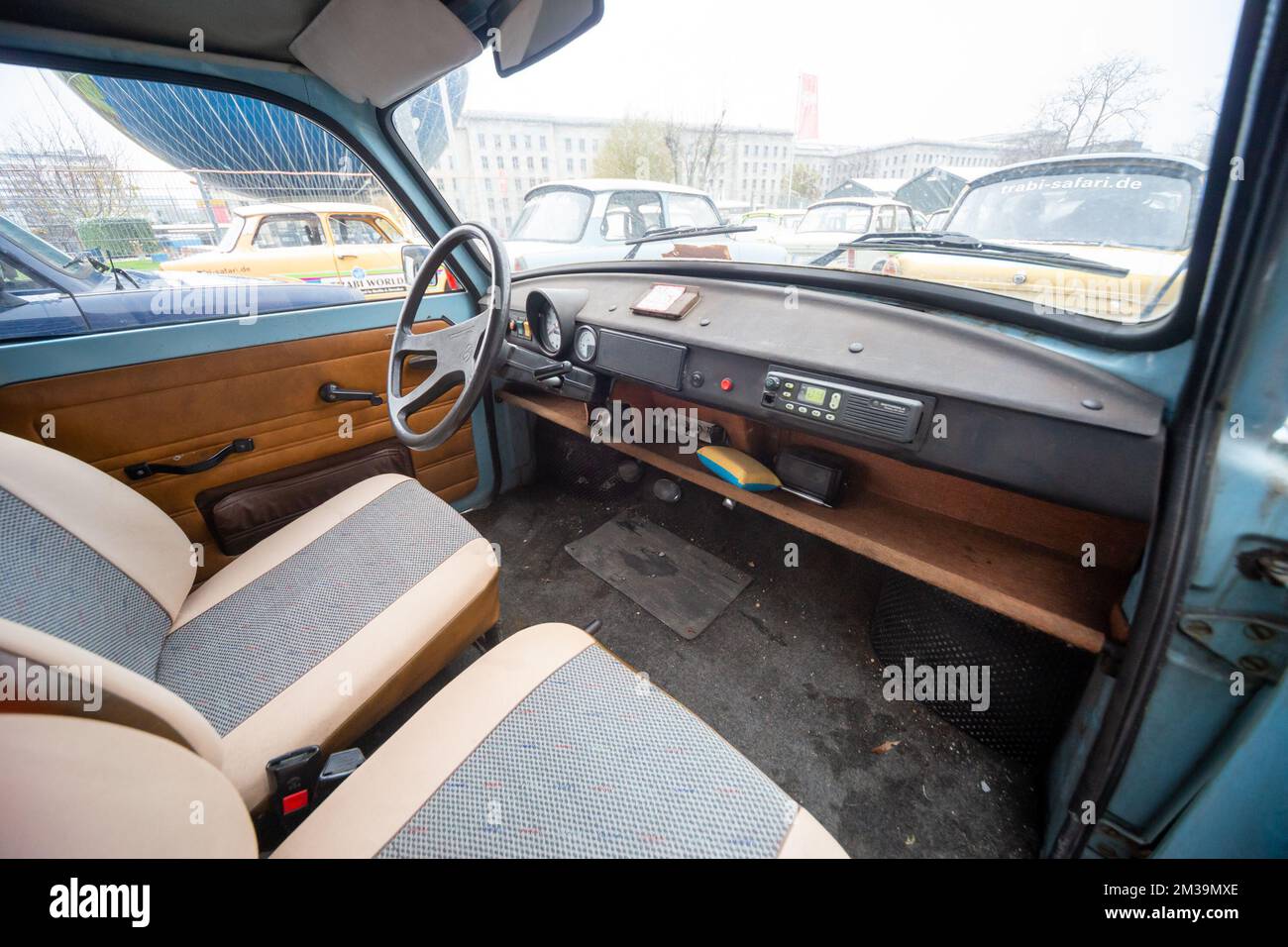 Interno di un'auto Trabant prodotta nella Germania orientale (DDR) Foto Stock