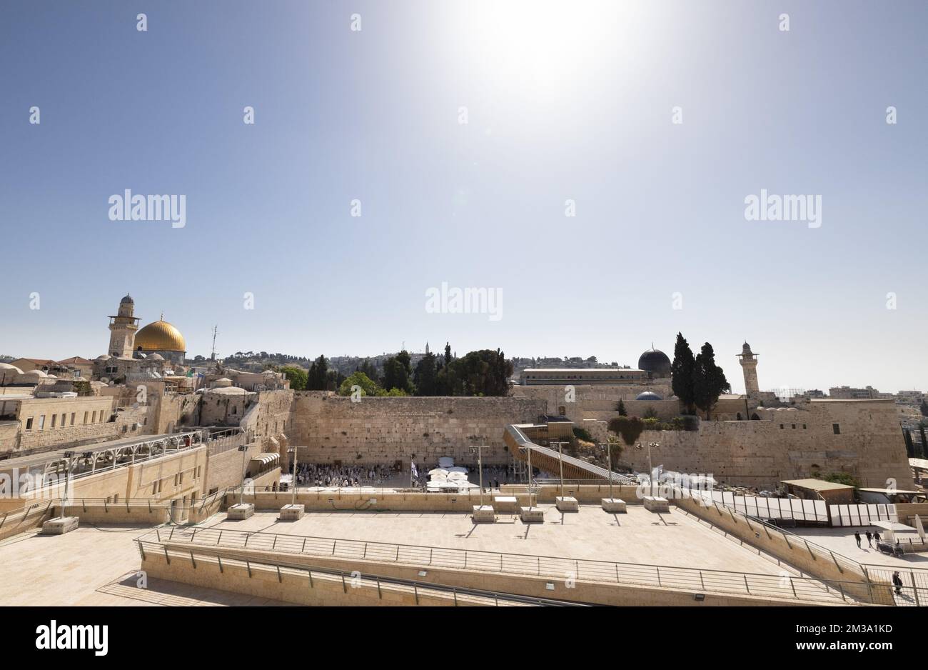 L'illustrazione mostra una vista generale del muro occidentale di Gerusalemme con la cupola della moschea di roccia nel complesso della moschea al-Aqsa sullo sfondo di una visita ai territori palestinesi, giovedì 12 maggio 2022. Kitir visiterà la Palestina dal 09 al 13 maggio. In tale occasione richiama l'attenzione sulla necessità di una protezione di alta qualità per i palestinesi che devono vivere sotto l'occupazione e vogliono dare ai giovani e alle donne palestinesi una prospettiva su un futuro più promettente. Durante la sua visita nei territori palestinesi occupati, il Ministro Katir rafforzerà il suo approccio da laun Foto Stock