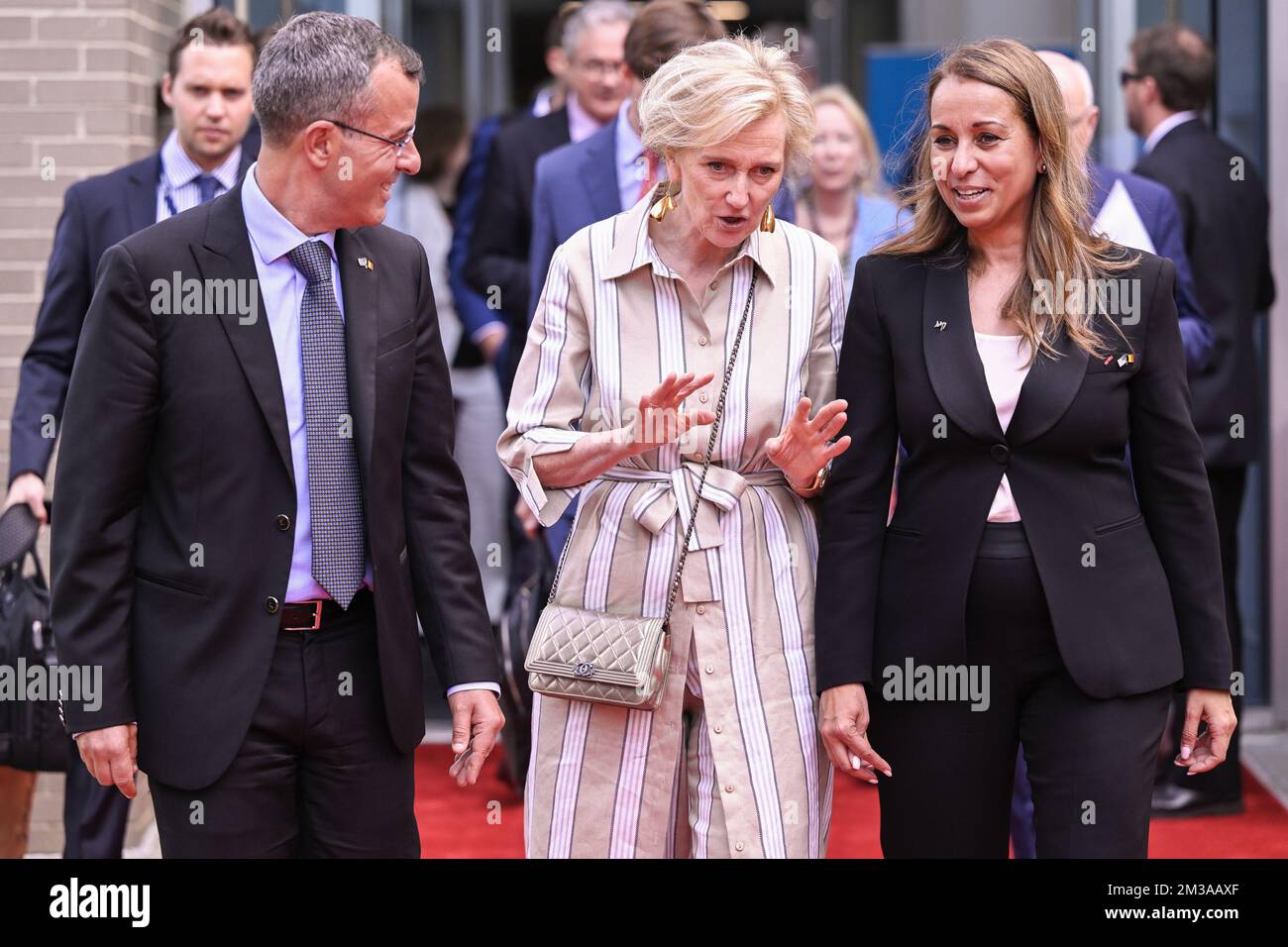 Solvay president Materials Segment Carmelo lo Faro, Principessa Astrid del Belgio e CEO di Solvay Ilham Kadri ha illustrato la sua foto durante una visita al nuovo laboratorio di sviluppo delle applicazioni di Solvay ad Alpharetta, USA, durante una Missione economica belga negli Stati Uniti d'America, domenica 05 giugno 2022 ad Atlanta. Dal 4th al 12th giugno una delegazione con la Principessa e vari Ministri visiterà Atlanta, New York e Boston. BELGA PHOTO LAURIE DIEFFEMBACQ Foto Stock