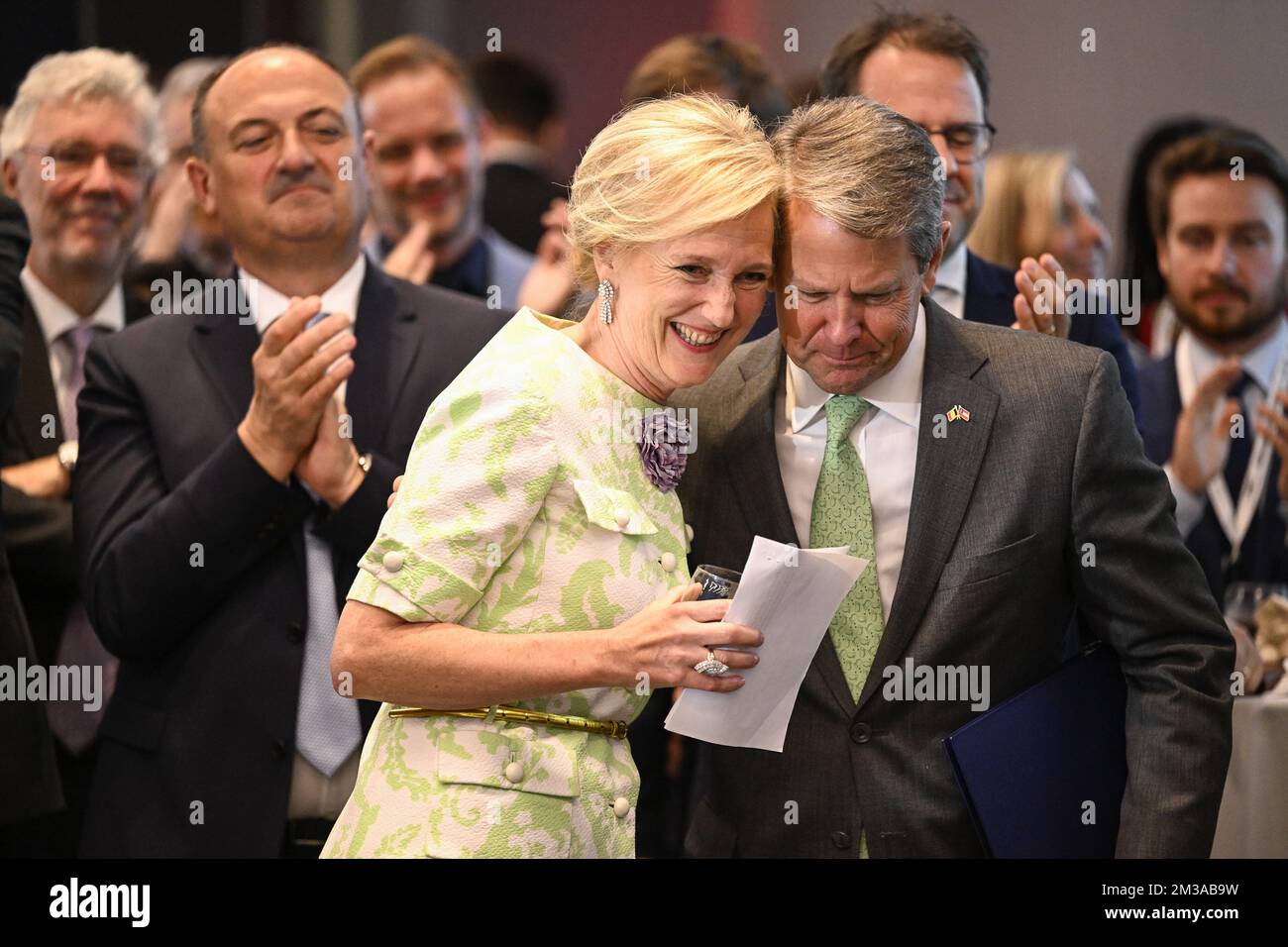 La principessa Astrid del Belgio e il governatore della Georgia Brian Kemp hanno ritratto durante una cena a piedi ad Atlanta, USA, durante una Missione economica belga negli Stati Uniti d'America, lunedì 06 giugno 2022. Dal 4th al 12th giugno una delegazione con la Principessa e vari Ministri visiterà Atlanta, New York e Boston. BELGA PHOTO LAURIE DIEFFEMBACQ Foto Stock