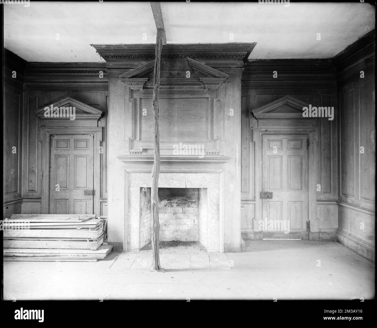 Horsham, Pennsylvania, 859 County Line Road, dettaglio interno, mantello, primo piano, Keith House , Case, interni, caminetti, Mantelle, Porte e porte. Frank Cousins Collezione di negativi in lastra di vetro Foto Stock