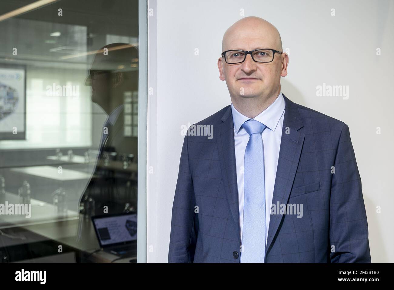 FEB-VBO Chief Economist Edward Roosens pone per il fotografo dopo la conferenza stampa 'Focus Conjoncture/Focus Conjunctuur' della VBO-FEB (Federazione delle imprese in Belgio - Verbond van Belgische Ondernemingen - Federation des Entreprises de Belgique) a Bruxelles, mercoledì 06 luglio 2022. Due volte all'anno, la VBO-FEB effettua indagini sulle sue federazioni settoriali per misurare la "temperatura economica". BELGA FOTO KATIM KAGHAT Foto Stock