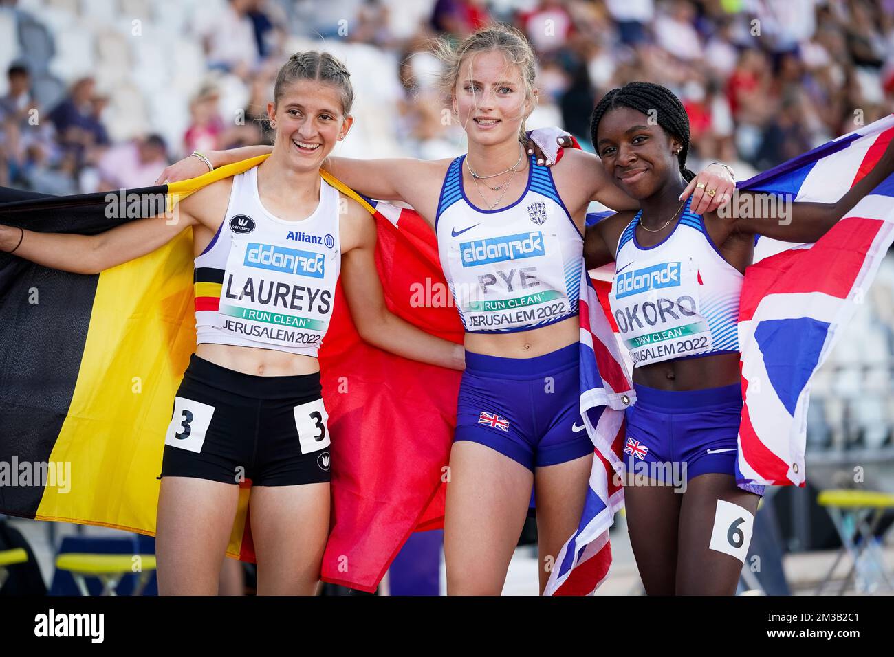 Il belga Zoe Laureys (a sinistra) posa per il fotografo il quarto giorno dei Campionati europei di atletica U18, martedì 05 luglio 2022 a Gerusalemme, Israele. BELGA PHOTO COEN SCHILDERMAN Foto Stock