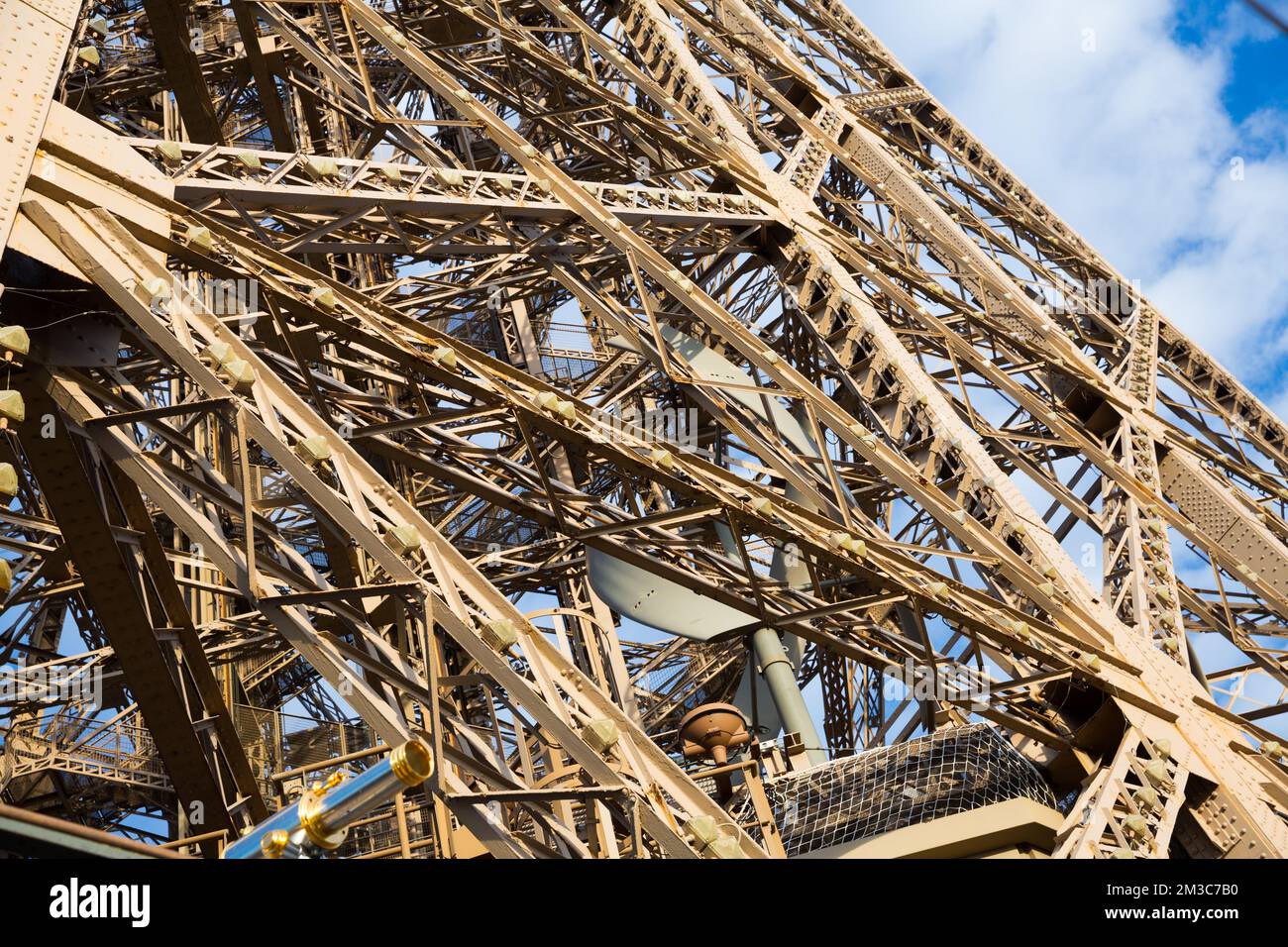 Strutture metalliche della Torre Eiffel, Parigi Foto Stock