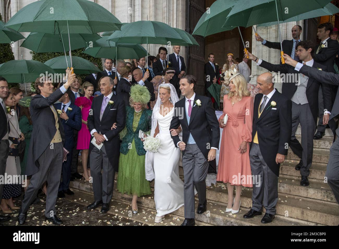 Il principe Lorenz del Belgio, la principessa Astrid del Belgio, la principessa Maria Laura del Belgio, i genitori di William Isvy e William Isvy hanno mostrato di partire dopo la cerimonia nuziale della principessa Maria-Laura del Belgio e di William Isvy, alla Cattedrale di San Michele e di San Gudula (Cathedrale des Saints Michel et Gudule / Sint-Michiels- en Sint-Goedele kathedraal), sabato 10 settembre 2022, a Bruxelles. FOTO DI BELGA NICOLAS MAETERLINCK Foto Stock