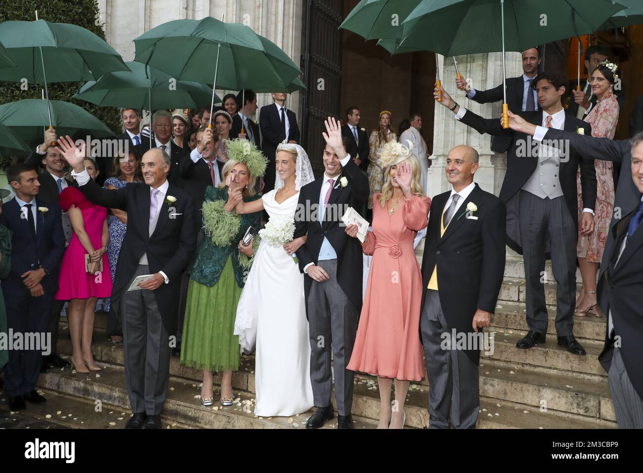 Il principe Lorenz del Belgio, la principessa Astrid del Belgio, la principessa Maria Laura del Belgio, i genitori di William Isvy e William Isvy hanno mostrato di partire dopo la cerimonia nuziale della principessa Maria-Laura del Belgio e di William Isvy, alla Cattedrale di San Michele e di San Gudula (Cathedrale des Saints Michel et Gudule / Sint-Michiels- en Sint-Goedele kathedraal), sabato 10 settembre 2022, a Bruxelles. FOTO DI BELGA NICOLAS MAETERLINCK Foto Stock