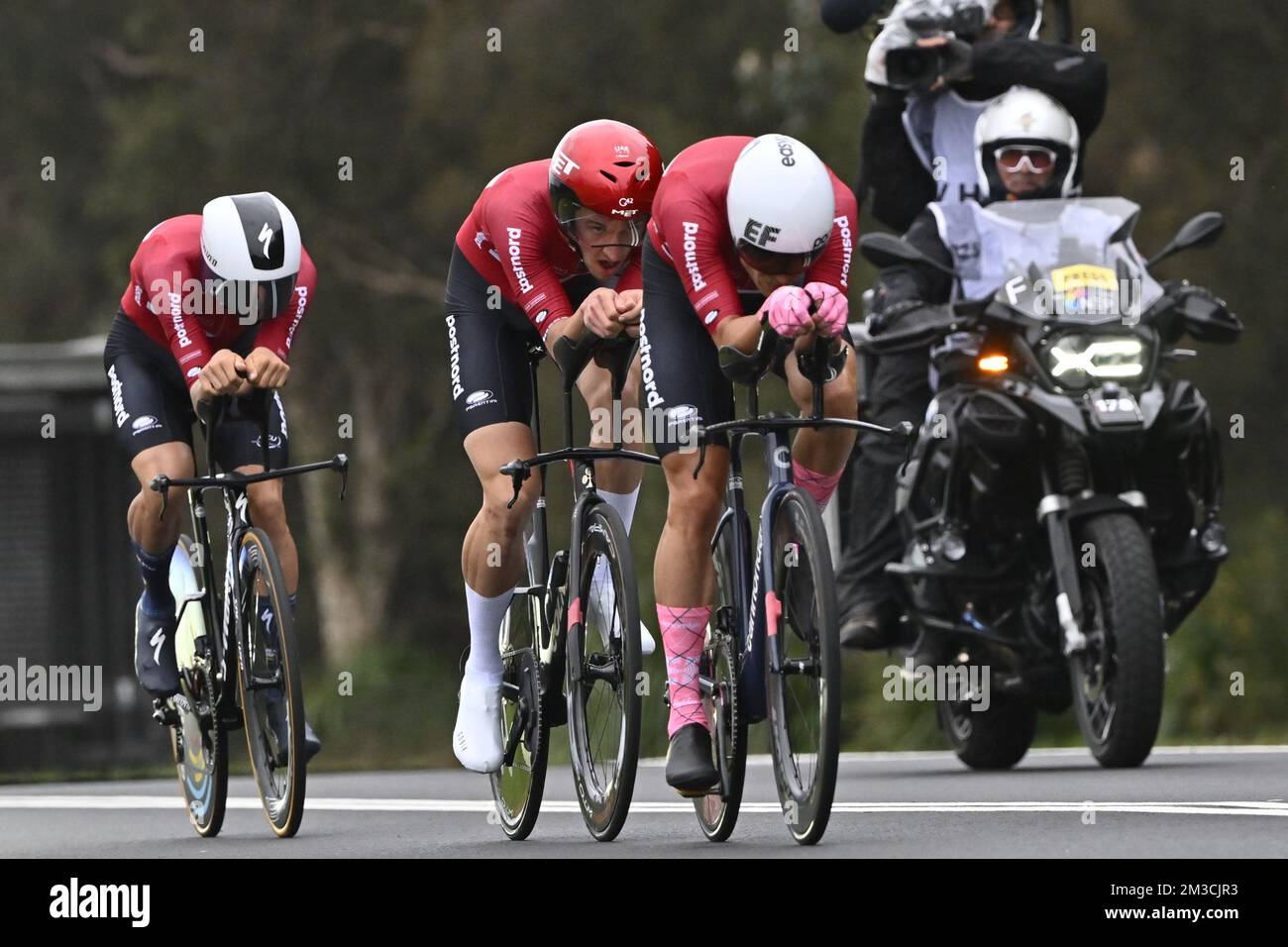 Il danese Mikkel Bjerg, il danese Mikkel Frolich Honore e il danese Magnus Cort Nielsen hanno ritratto in azione al Mixed Team Relay Time Trial al UCI Road World Championships Cycling 2022, a Wollongong, Australia, mercoledì 21 settembre 2022. I Mondi si svolgono dal 18 al 25 settembre. FOTO DI BELGA DIRK WAEM Foto Stock