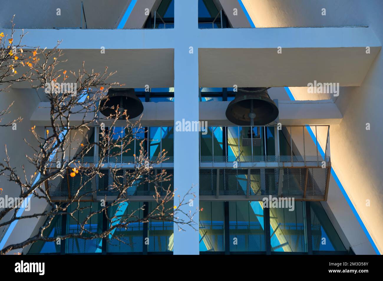 L'architetto Jan Inge Hovig è riuscito a creare un capolavoro. La cattedrale è un punto di riferimento visibile dal suono di Tromsø, dal ponte di Tromsø e da quando la Foto Stock