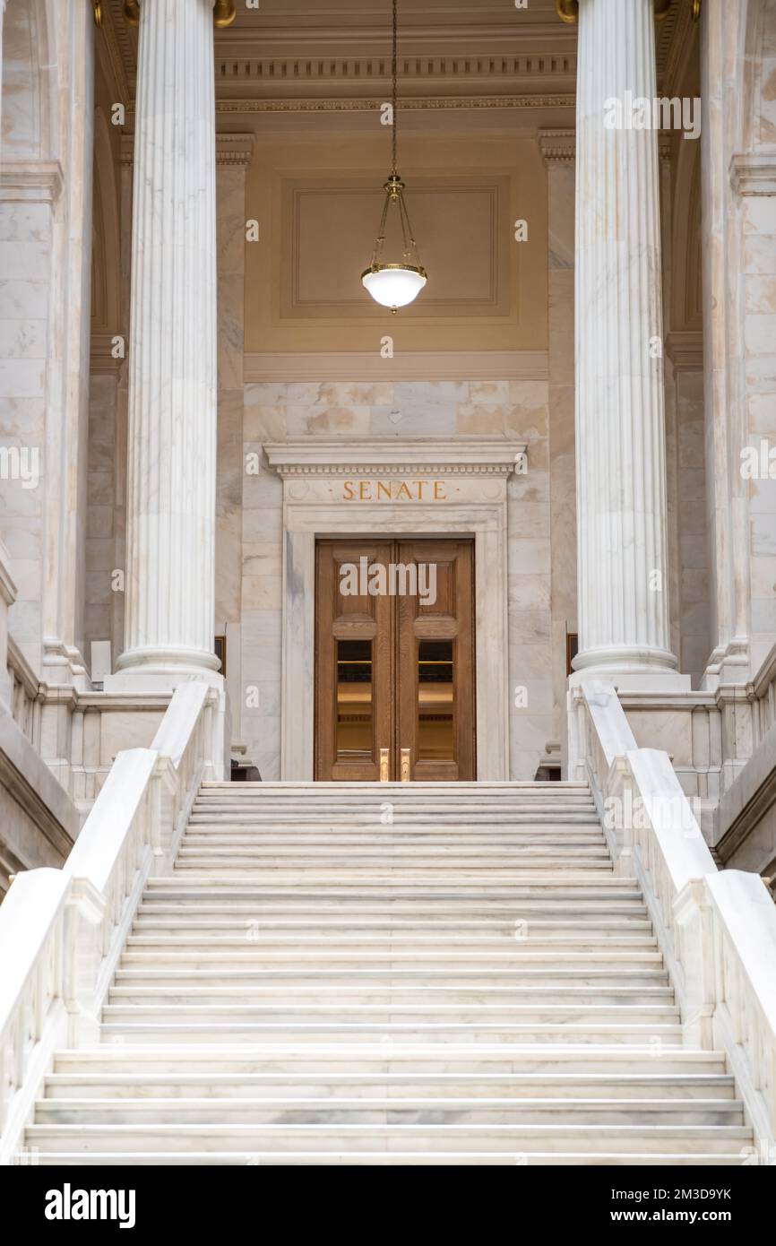 Little Rock, AR, USA - 9 settembre 2022: I grandi corridoi dell'edificio interno del Campidoglio dello Stato dell'Arkansas Foto Stock
