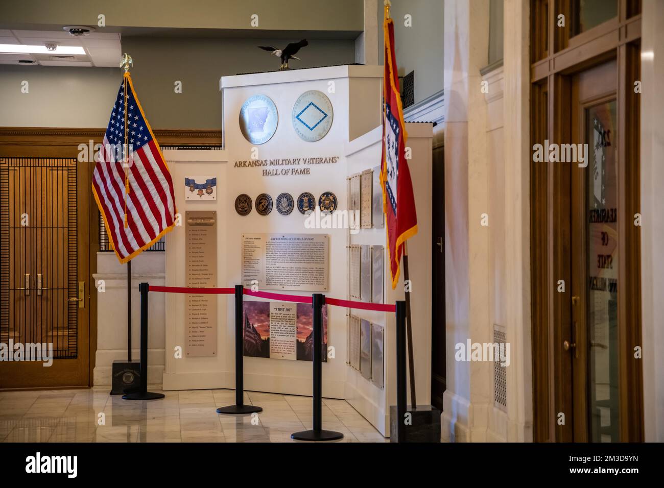 Little Rock, AR, USA - 9 settembre 2022: I grandi corridoi dell'edificio interno del Campidoglio dello Stato dell'Arkansas Foto Stock