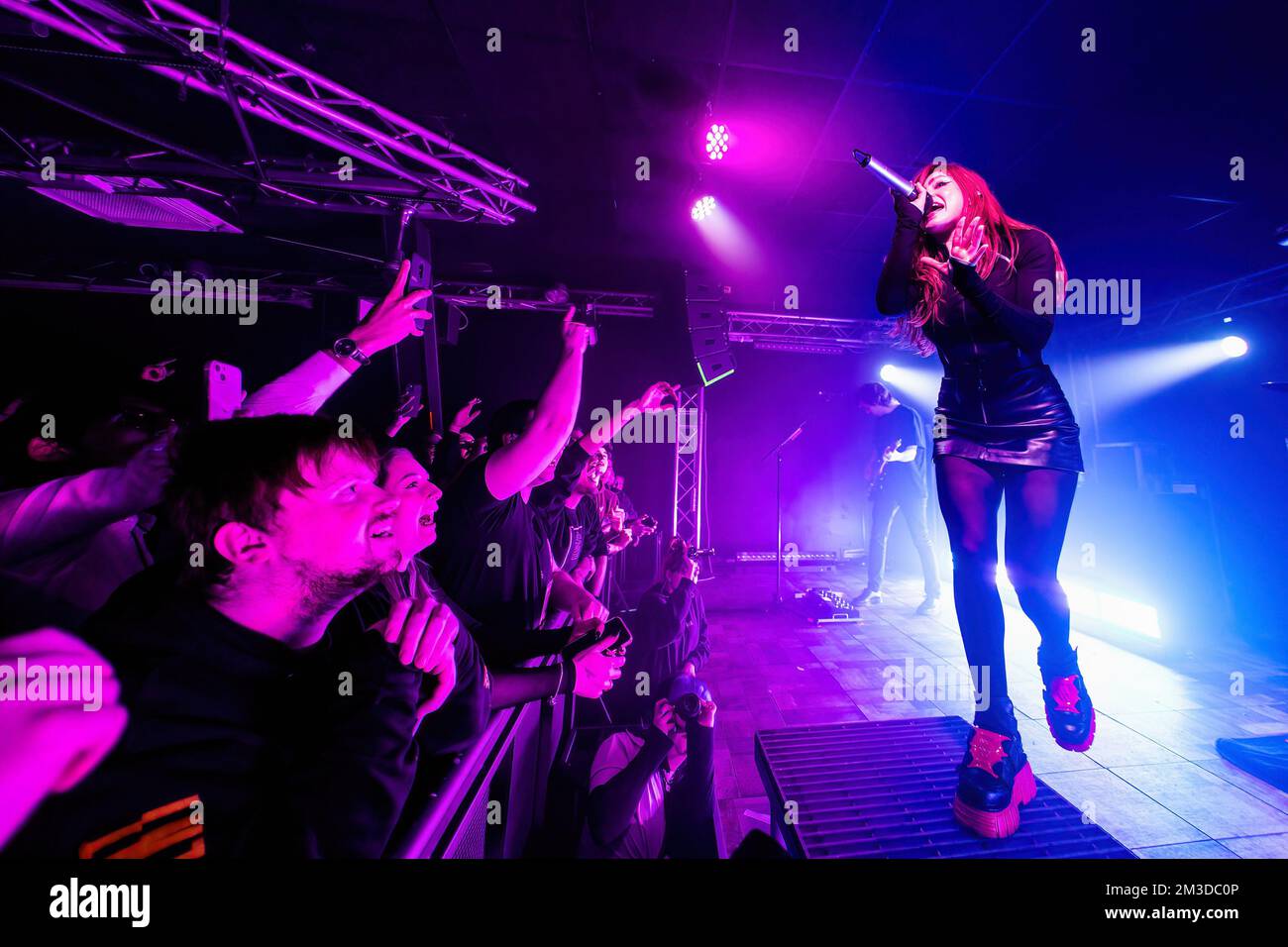 Milano, Italia. 14th Dec, 2022. Chrissy Costanza della band pop-rock americana contro gli attuali spettacoli dal vivo al Legend Club di Milano. (Foto di Mairo Cinquetti/SOPA Images/Sipa USA) Credit: Sipa USA/Alamy Live News Foto Stock