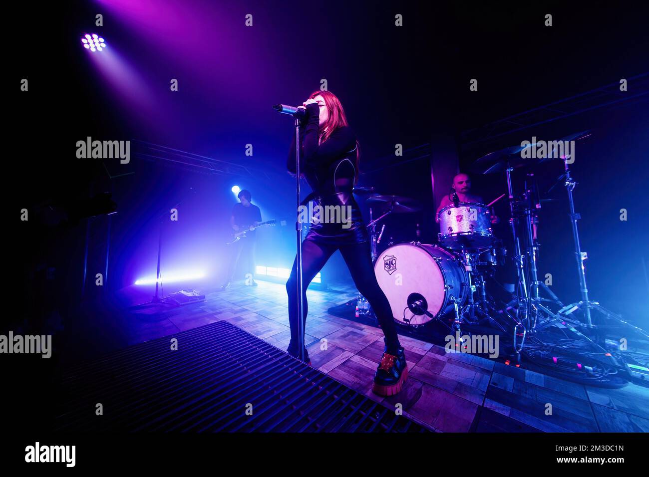 Milano, Italia. 14th Dec, 2022. Chrissy Costanza della band pop-rock americana contro gli attuali spettacoli dal vivo al Legend Club di Milano. (Foto di Mairo Cinquetti/SOPA Images/Sipa USA) Credit: Sipa USA/Alamy Live News Foto Stock