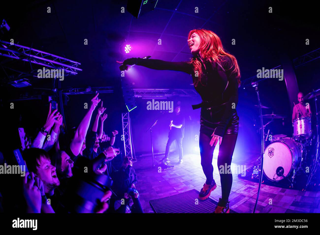 Milano, Italia. 14th Dec, 2022. Chrissy Costanza della band pop-rock americana contro gli attuali spettacoli dal vivo al Legend Club di Milano. (Foto di Mairo Cinquetti/SOPA Images/Sipa USA) Credit: Sipa USA/Alamy Live News Foto Stock