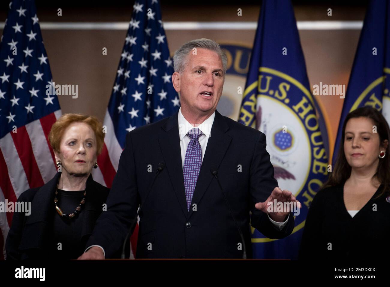 Kevin McCarthy (repubblicano della California), leader della minoranza della Camera degli Stati Uniti, offre osservazioni nel corso di una conferenza stampa sugli stanziamenti FY23 al Campidoglio degli Stati Uniti a Washington, DC, mercoledì 14 dicembre 2022. Credito: Rod Lamkey/CNP Foto Stock