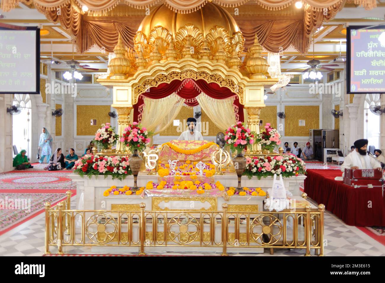 BANGKOK - OTT 26: Interno del tempio Sikh il 26 ottobre 2011 a Bangkok, Thailandia. Bangkok è la capitale e la città più popolosa della Thailandia. Lo è Foto Stock