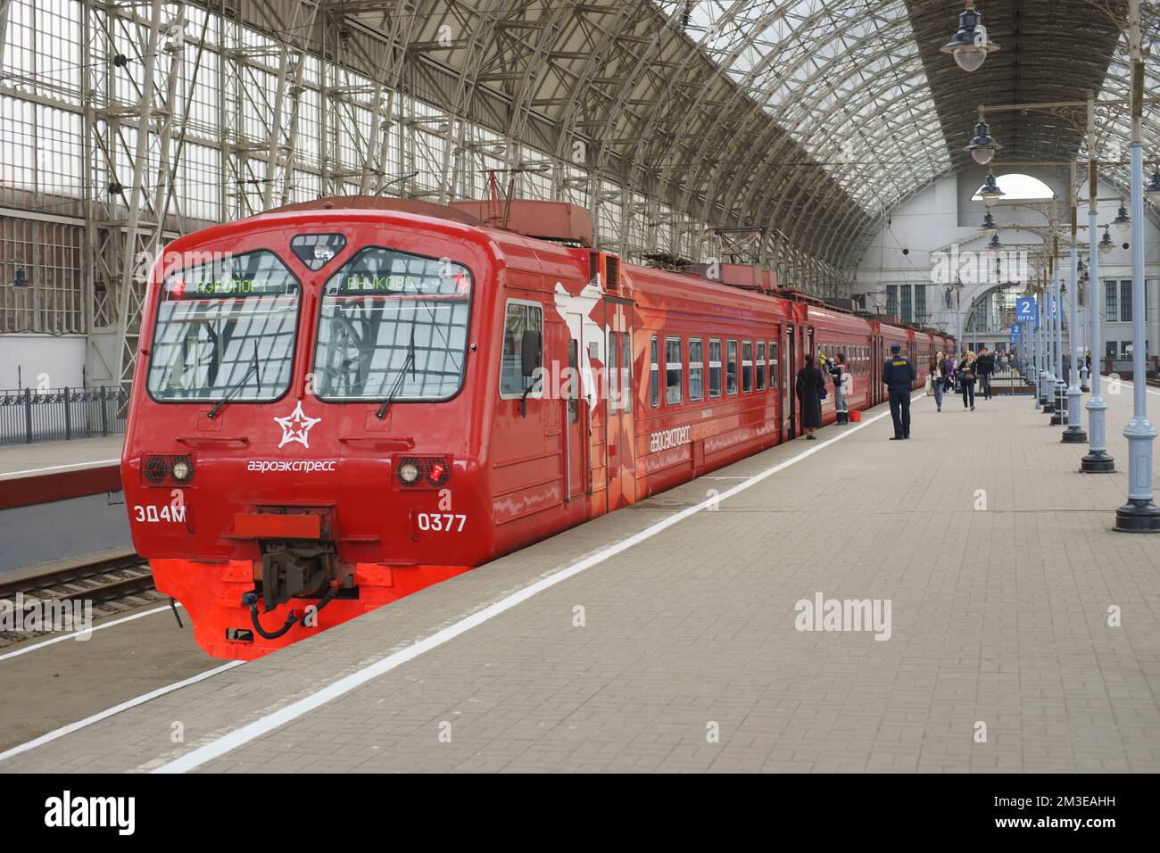 MOSCA - 03 MAGGIO: Treno Aeroexpress a Kiyevsky vokzal il 03 maggio 2013 a Mosca, Russia. Aeroexpress Ltd. È l'operatore di servizi di collegamento ferroviario aereo in Foto Stock