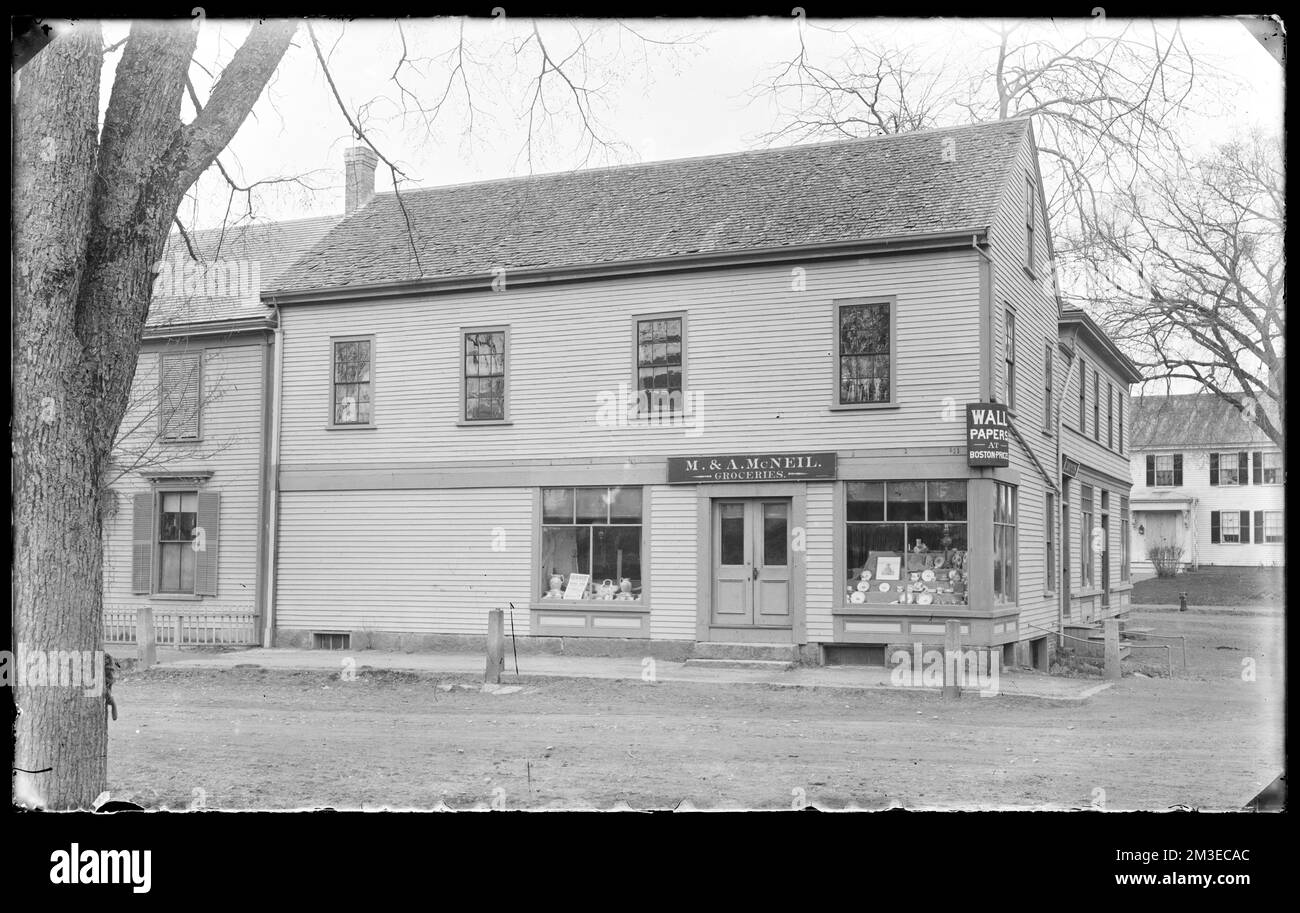 M.&A. McNeil drogherie, attualmente Puopolos a 222 North St. , Edifici. Collezione di diapositive in vetro della biblioteca pubblica di Hingham Foto Stock