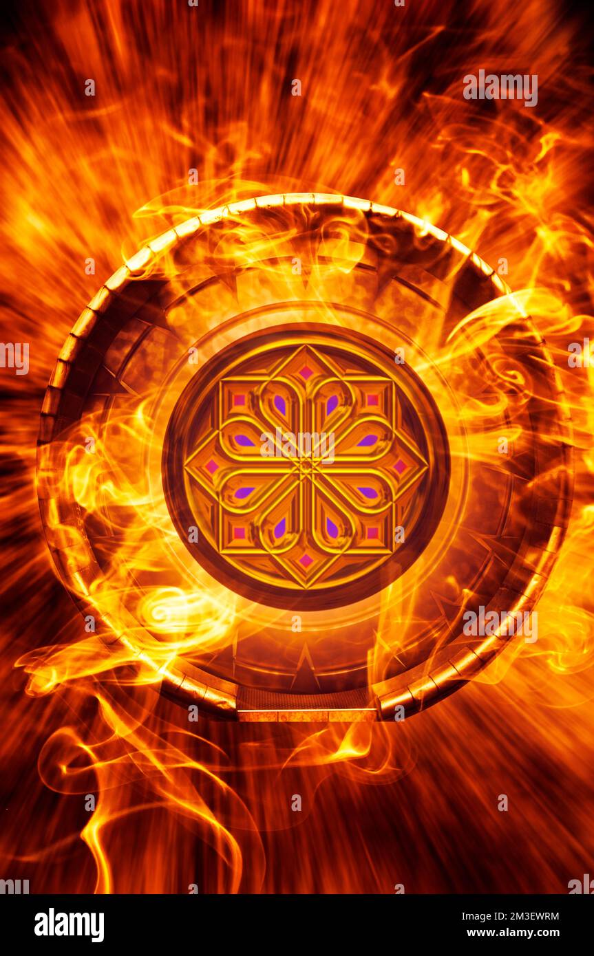 portale magico con simbolo o amuleto sul fuoco Foto Stock