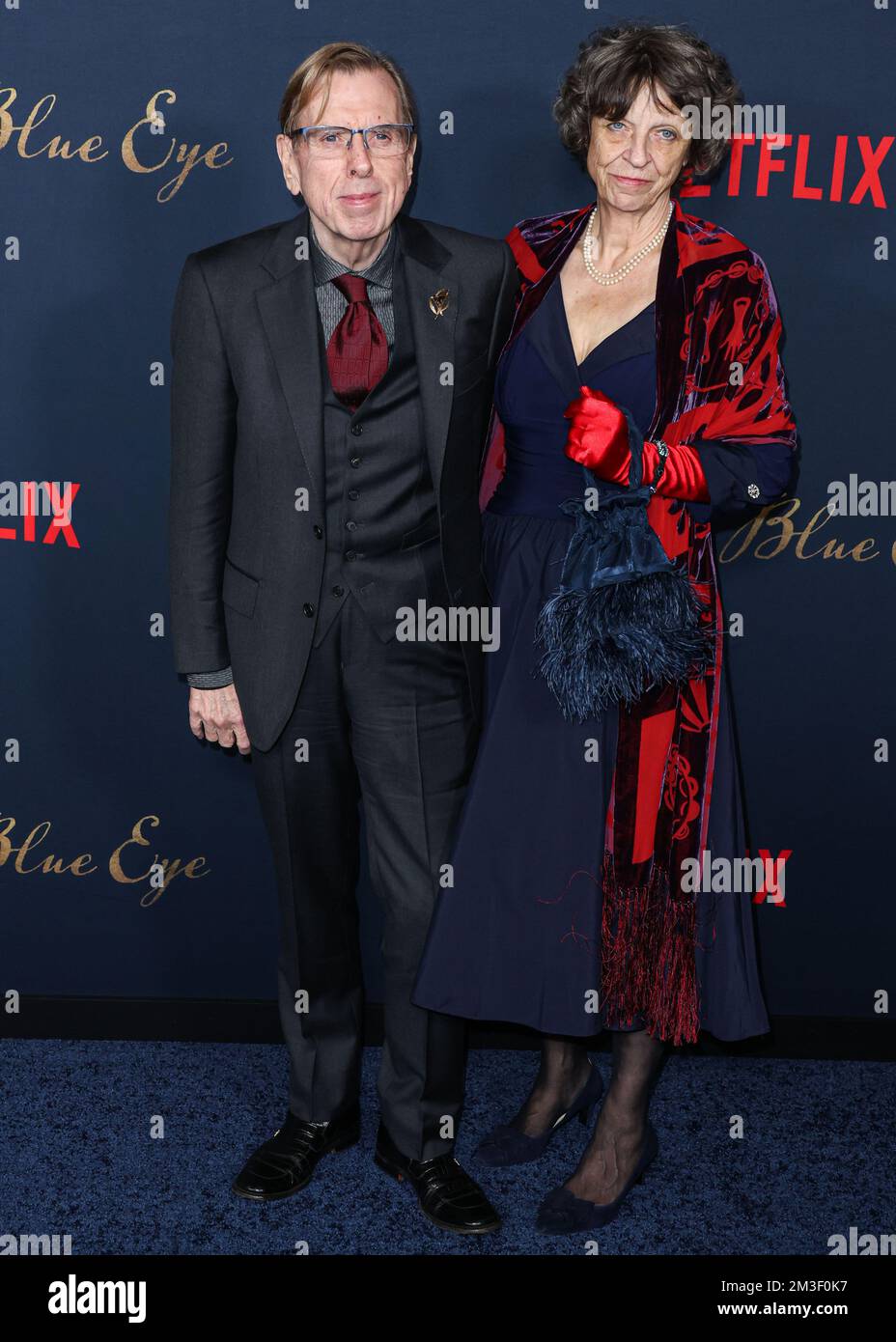 LOS ANGELES, CALIFORNIA, USA - 14 DICEMBRE: L'attore inglese Timothy Spall e la moglie Shane Spall arrivano alla Los Angeles Premiere del "The pale Blue Eye" di Netflix, tenutasi presso il Directors Guild of America Theater Complex il 14 dicembre 2022 a Los Angeles, California, Stati Uniti. (Foto di Xavier Collin/Image Press Agency) Foto Stock