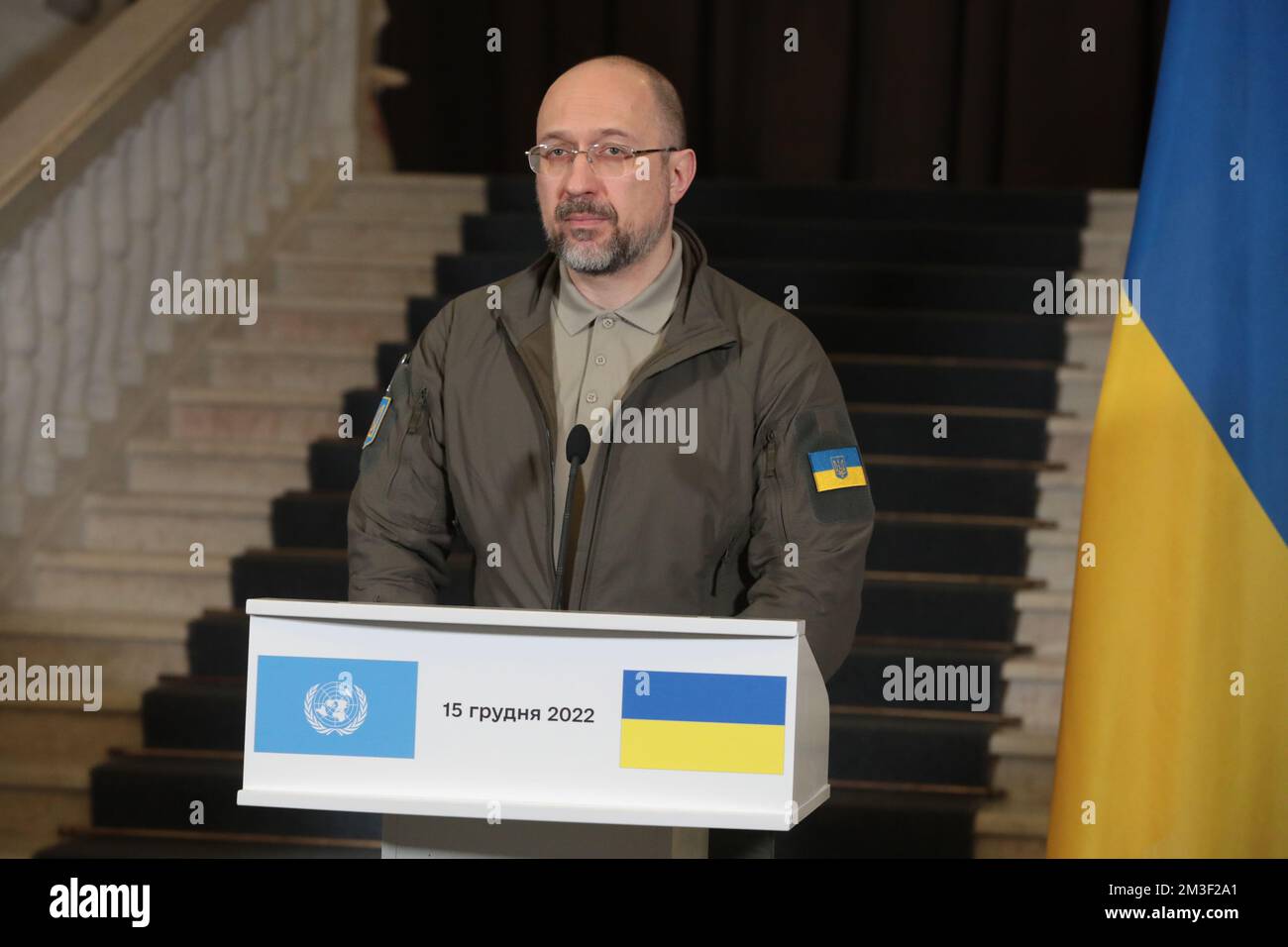 KIEV, UCRAINA - 15 DICEMBRE 2022 - il primo ministro ucraino Denys Shmyhal partecipa a un briefing congiunto con il sottosegretario generale per gli aiuti umanitari Foto Stock