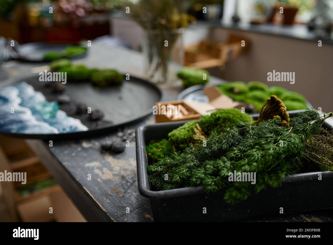 Primo piano della messa a fuoco selettiva dell'area di lavoro creativa Foto Stock