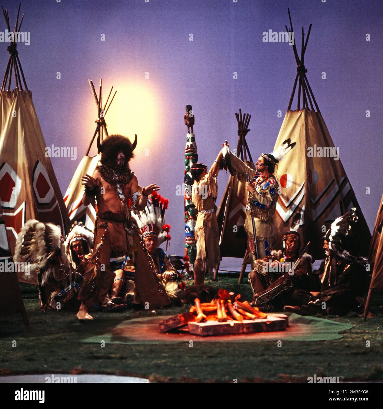 Maryland, Musikalische Entdeckungsreise, Deutschland 1979, Regie: Bernd Fischerauer, Mitwirkende: Mary Roos als Squaw bei den Indianern Foto Stock