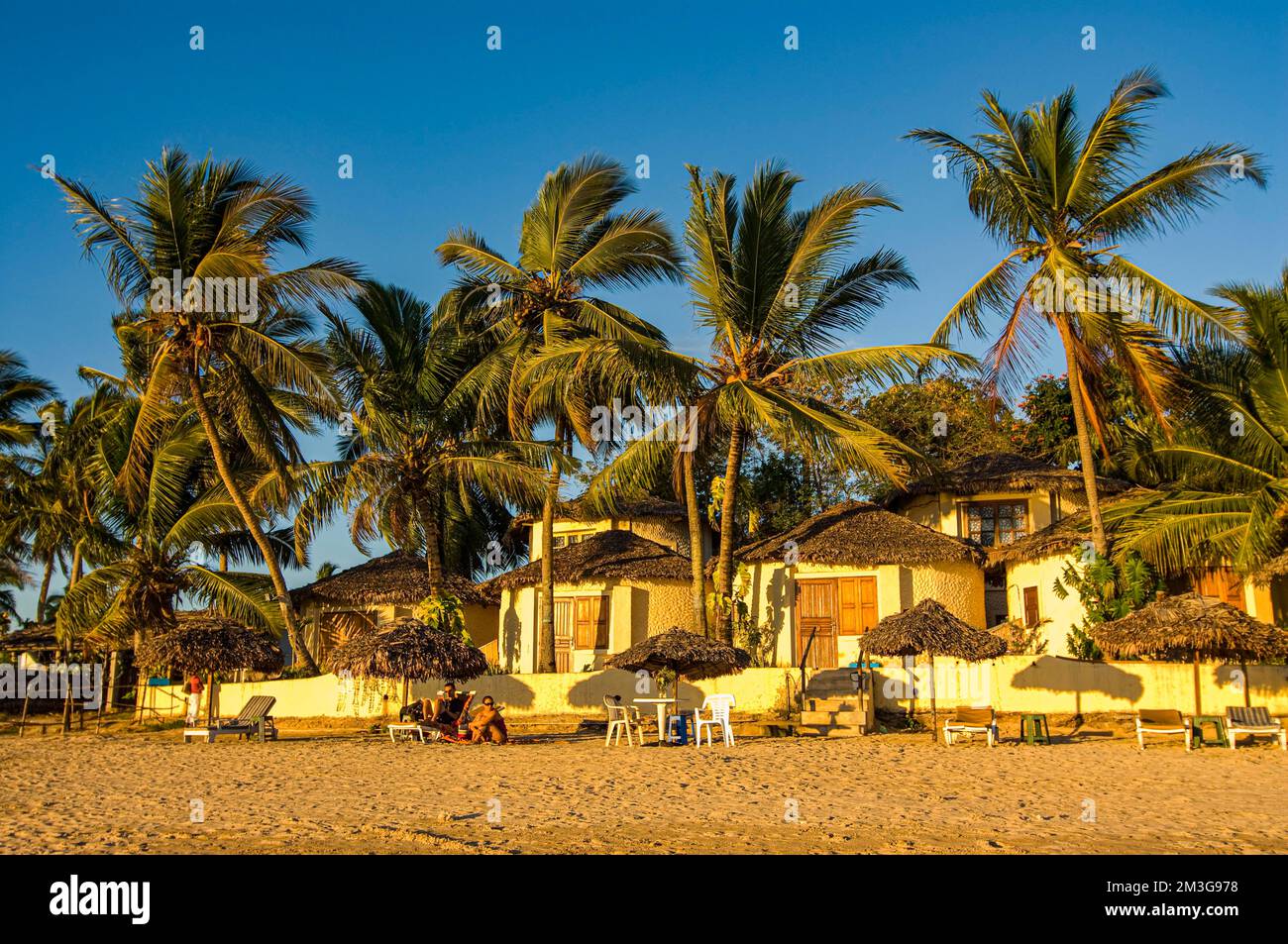 Hotel sulla spiaggia ad Ambatoalaka, Isola di Nosy Be, Madagascar Foto Stock