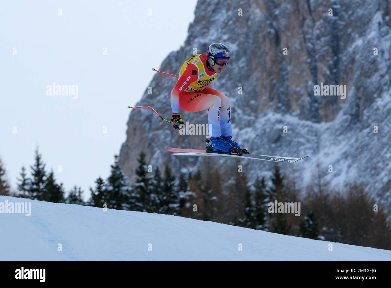 Marco Odermatt (sui) durante la Coppa del mondo di sci alpino Audi FIS gara di discesa maschile, sul Saslong il 15 dicembre 2022 Val Gardena, Bolzano, Italia. Foto Stock