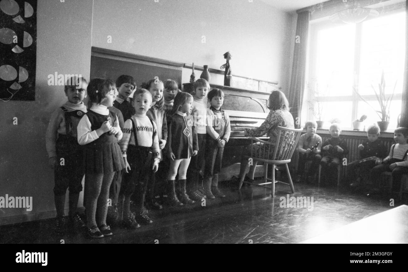 Questo asilo collisery con un sacco di musica e dipinti di Ruhrkohle AG (RAG) è gestito in modo esemplare qui su 07. 08. 1968 a Dortmund Foto Stock