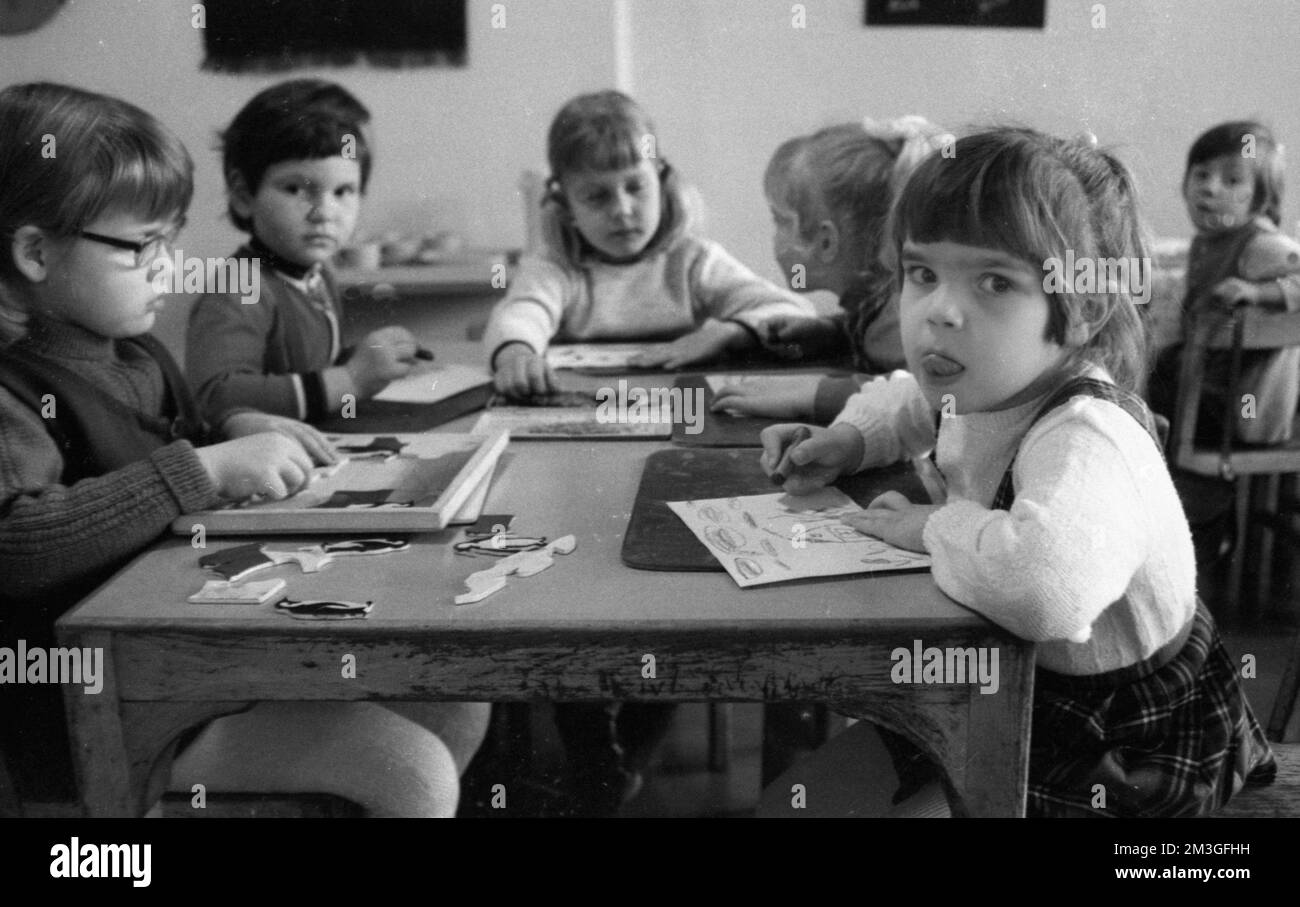 Questo asilo collisery con un sacco di musica e dipinti di Ruhrkohle AG (RAG) è gestito in modo esemplare qui su 07. 08. 1968 a Dortmund Foto Stock