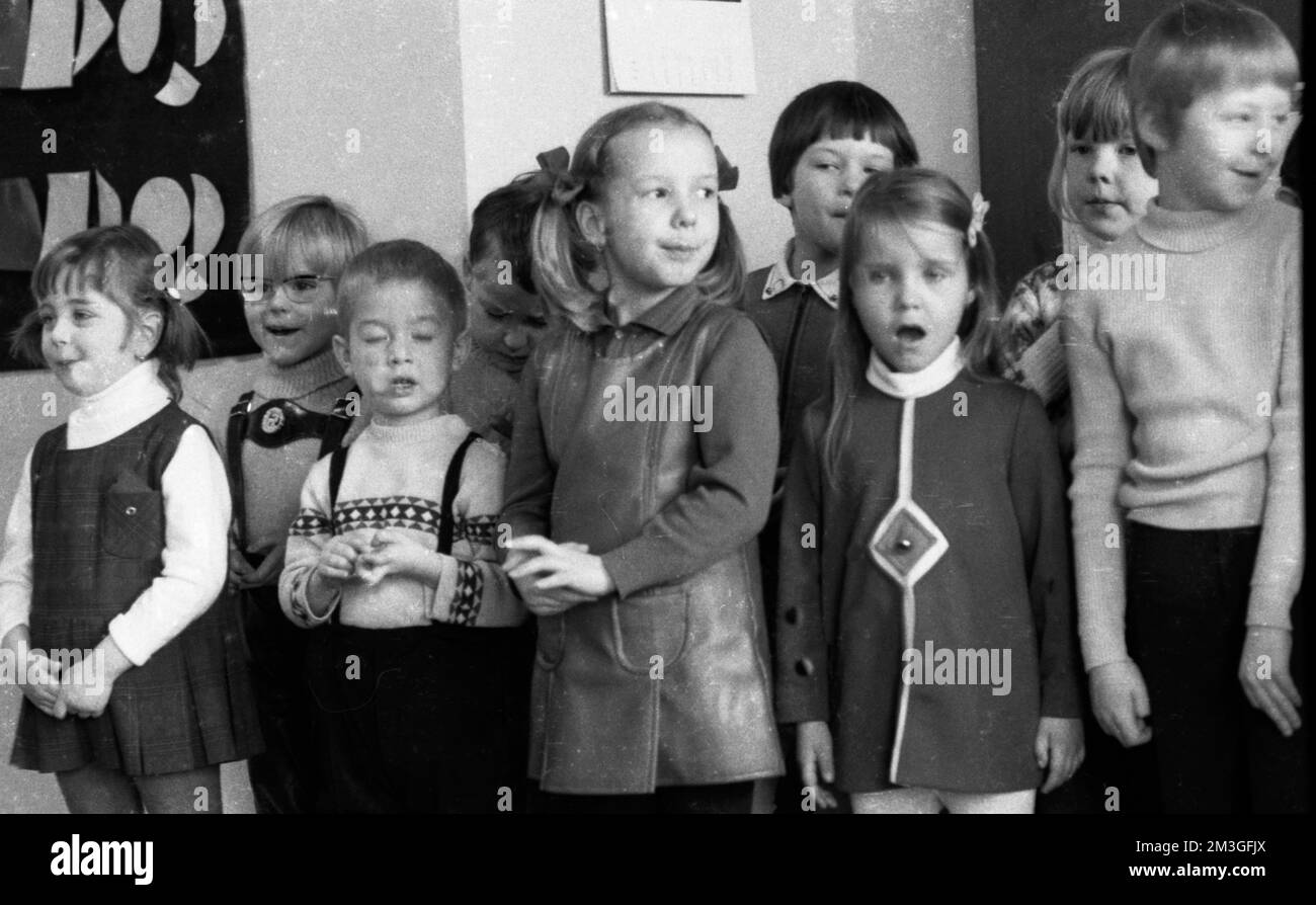 Questo asilo collisery con un sacco di musica e dipinti di Ruhrkohle AG (RAG) è gestito in modo esemplare qui su 07. 08. 1968 a Dortmund Foto Stock