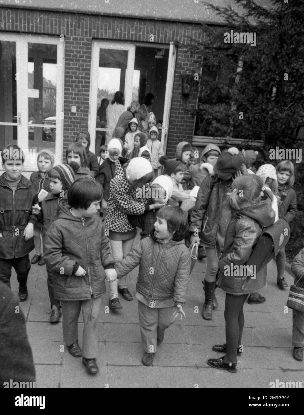 Questo asilo collisery con un sacco di musica e dipinti di Ruhrkohle AG (RAG) è gestito in modo esemplare qui su 07. 08. 1968 a Dortmund Foto Stock