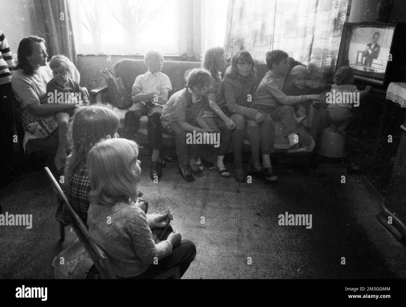 Per i senzatetto, qui nella zona della Ruhr negli anni dal 1965 al 1971, il rifugio senzatetto è una casa per i molti bambini e genitori singoli, ma Foto Stock