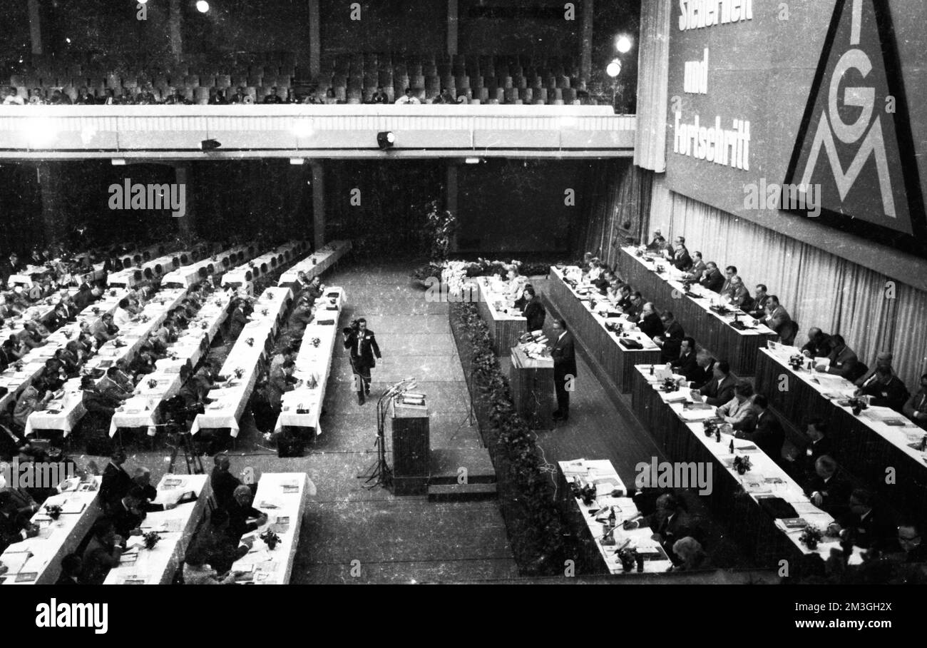 La Conferenza centrale dell'Unione dei lavoratori del settore metallurgico (IGM) del 5. 9. 1968 a Monaco di Baviera su sicurezza e progresso, Germania Foto Stock
