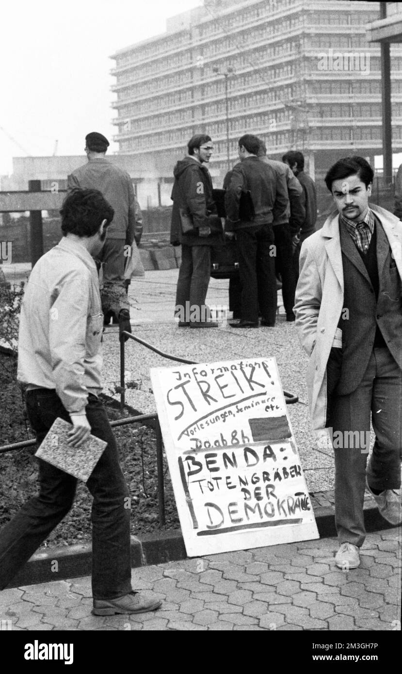 L'azione della Ruhr contro le leggi di emergenza nel 1968 si è rivolta contro la legislazione di emergenza con numerose azioni locali da parte di studenti, alunni, donne Foto Stock