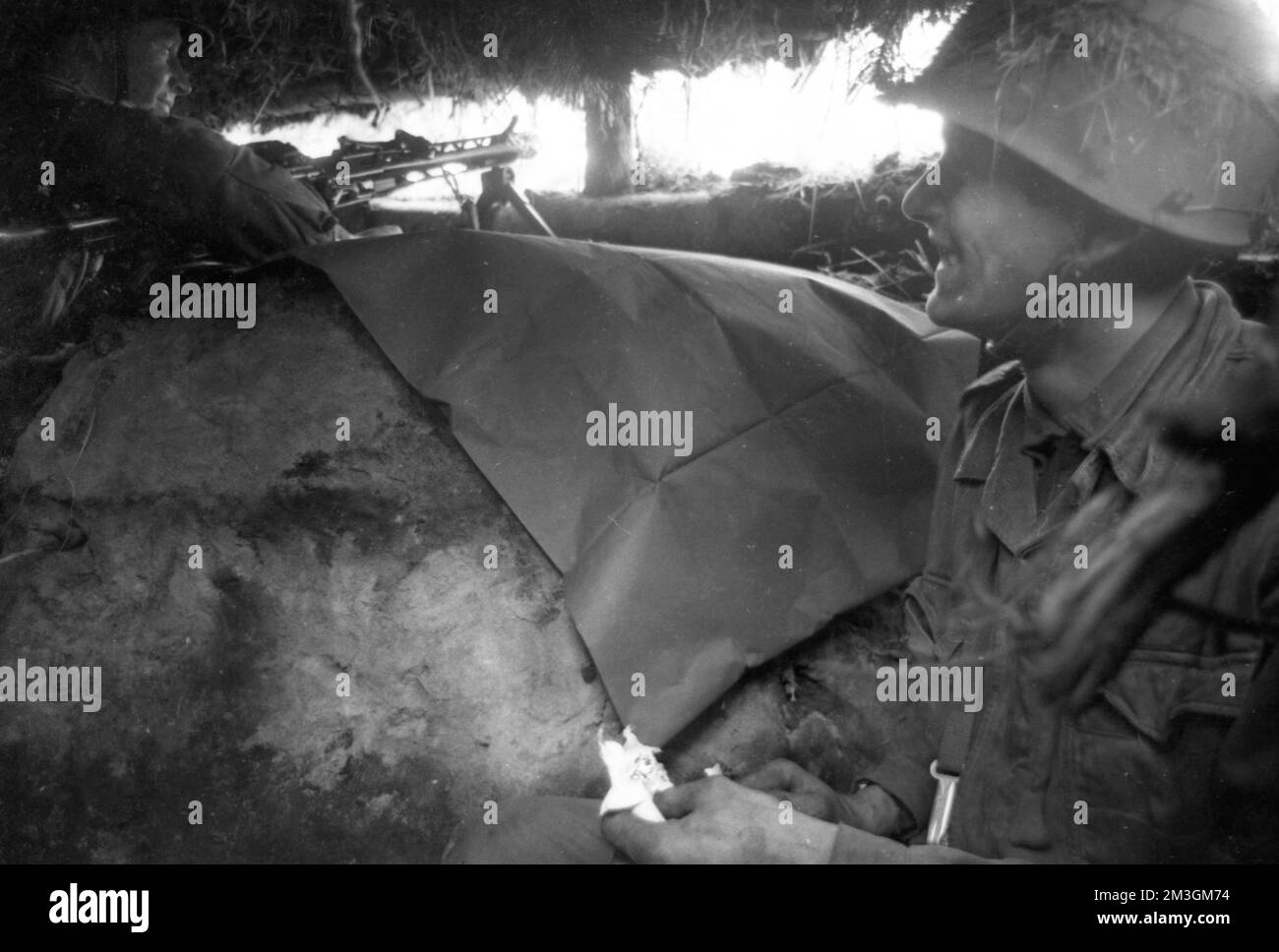 La formazione di base dei coscritti nel 1965 in una caserma a Dortmund e in un'area di addestramento militare nella brughiera di Lueneburg, in Germania Foto Stock