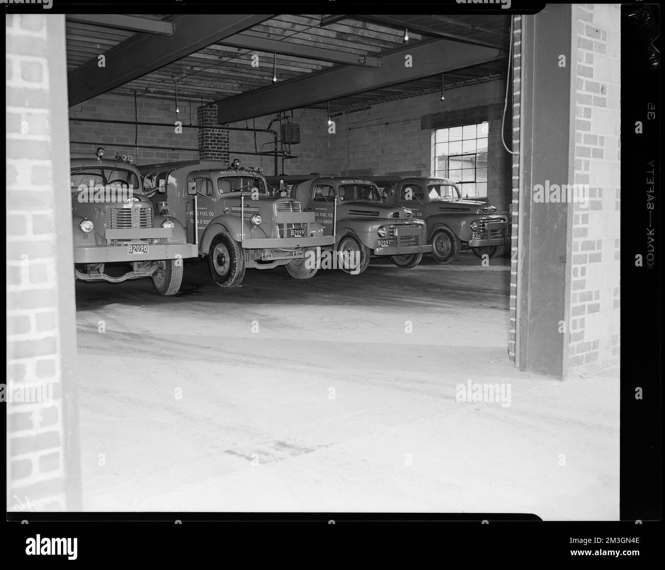 Mello Fuel Co., 37 Brookley Rd., Jam. Pianura , automobili, camion, industria petrolifera. Collezione Leon Abdalian Foto Stock