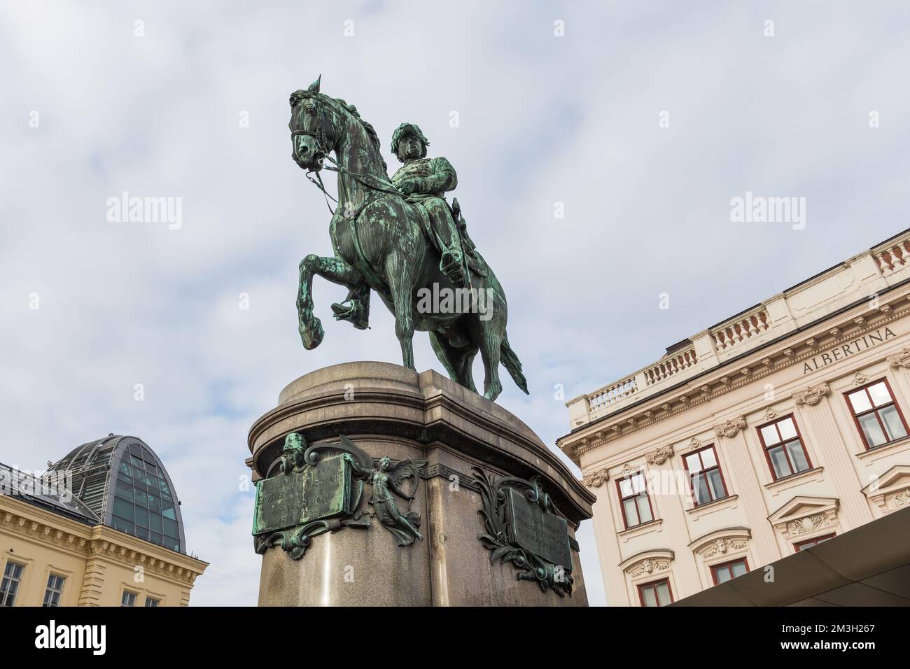 La statua equestre dell'Arciduca Albrecht, il Duca di Teschen, di fronte al Museo Albertina a Vienna, Austria Foto Stock