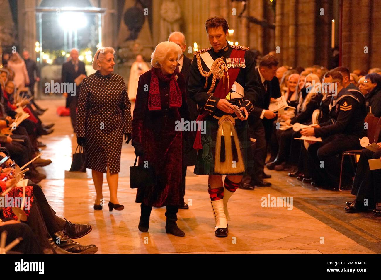 La principessa Alexandra arriva per il servizio Carol 'Together at Christmas' all'Abbazia di Westminster a Londra. Data immagine: Giovedì 15 dicembre 2022. Foto Stock