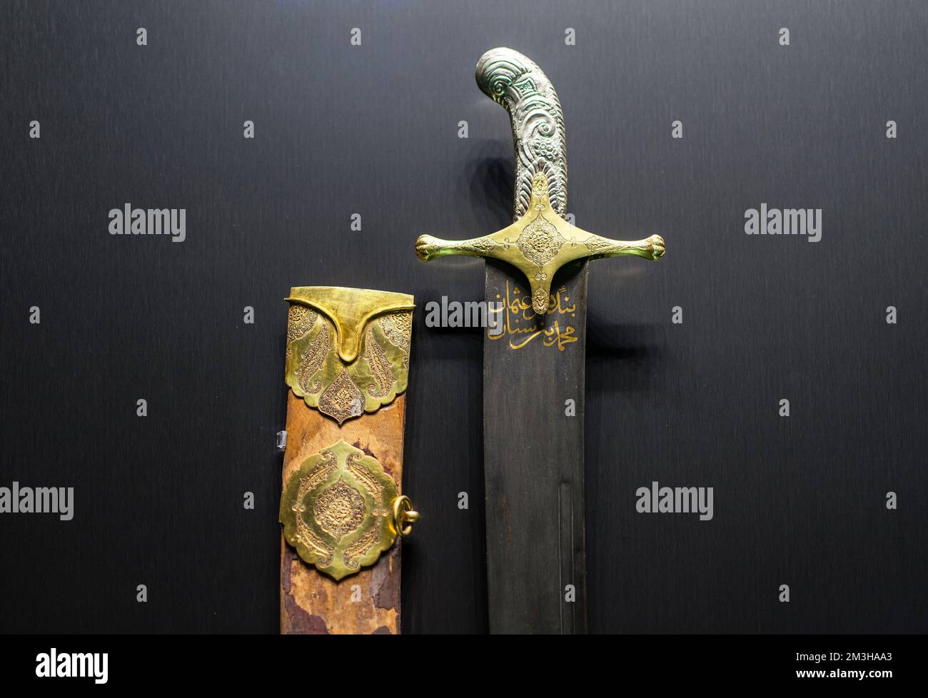 Antica spada ottomana della collezione di armi nel Palazzo Topkapi di Istanbul. Foto Stock