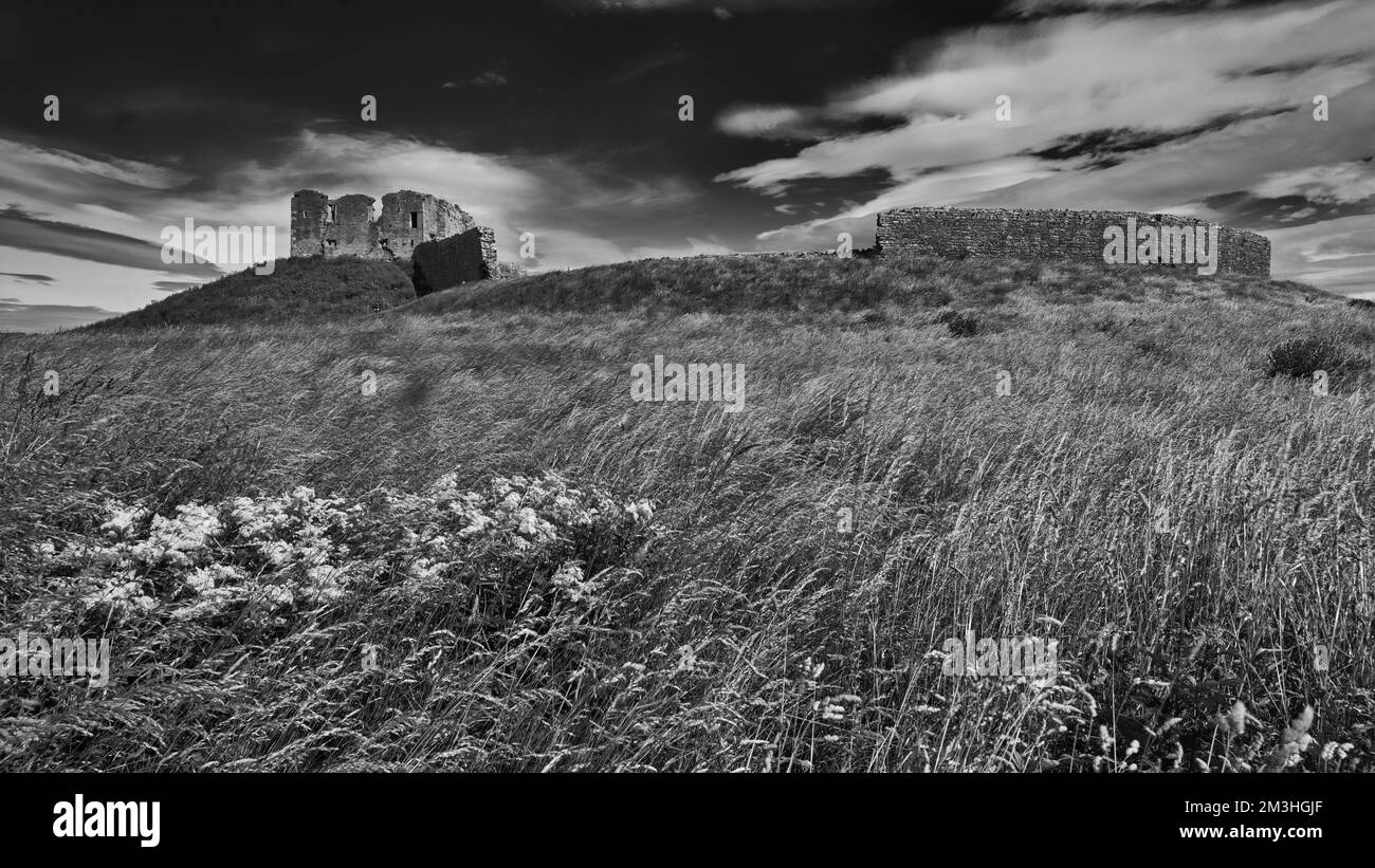 Castello di Duffus, bianco e nero Foto Stock