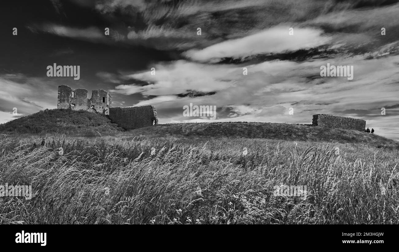 Castello di Duffus, bianco e nero Foto Stock