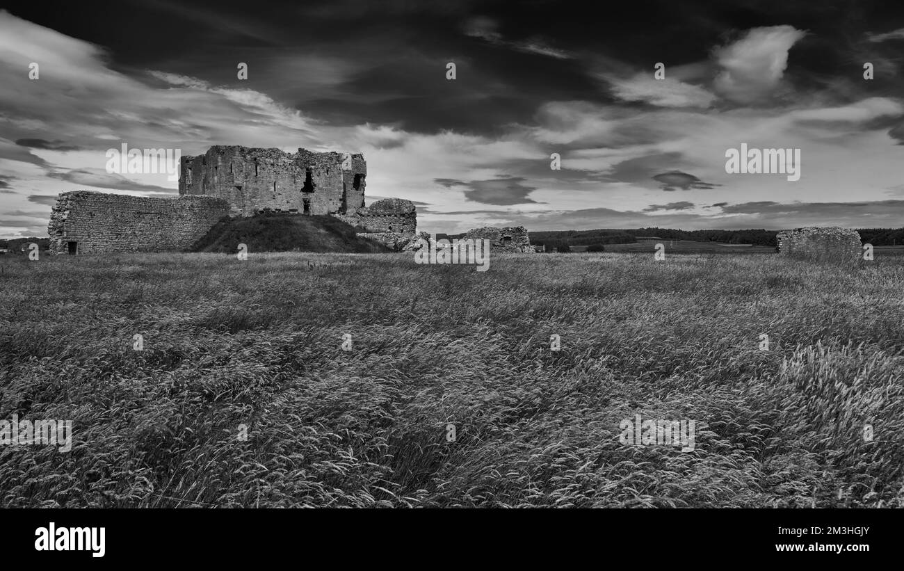 Castello di Duffus, bianco e nero Foto Stock