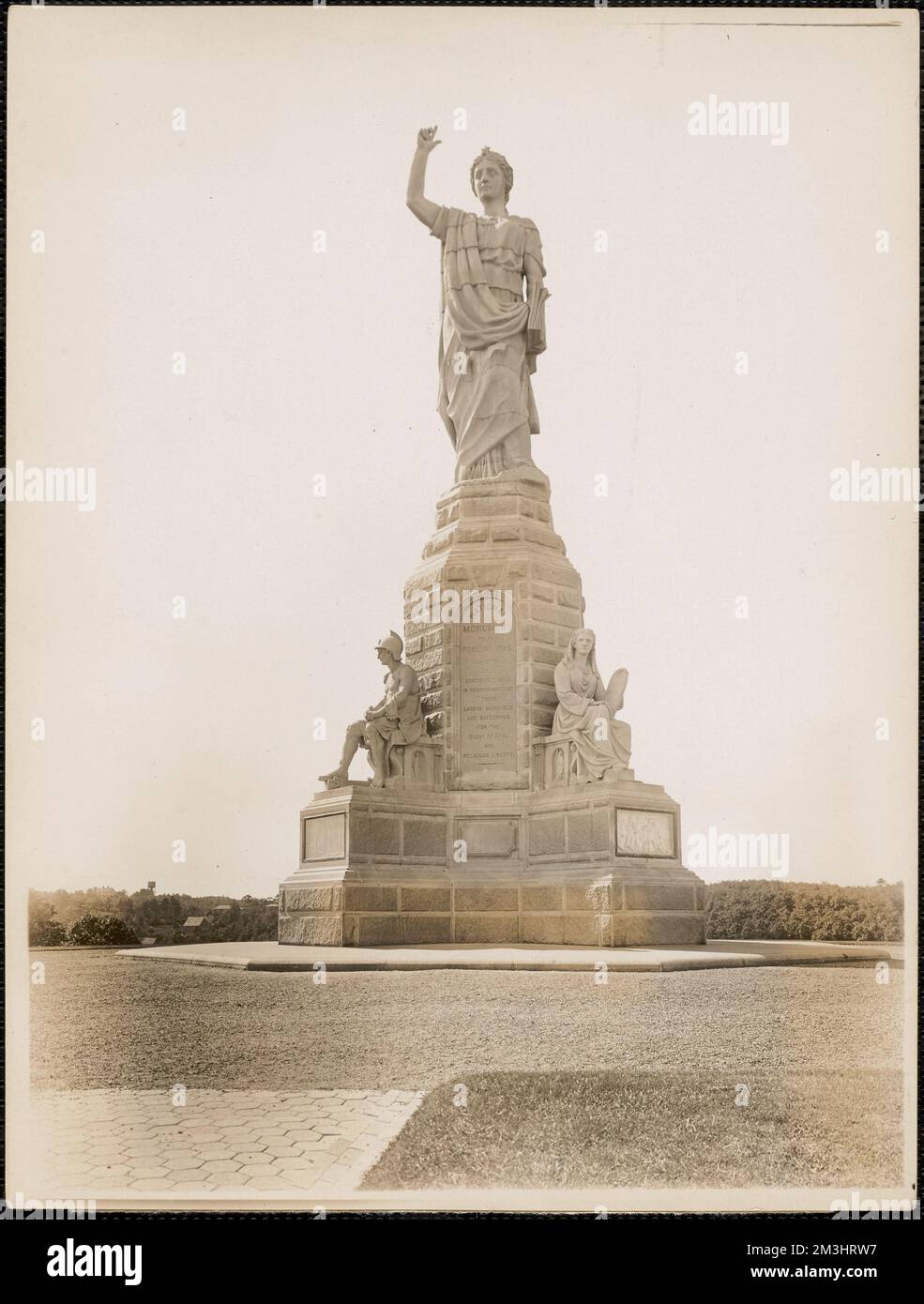 Monumento nazionale degli antenati, Plymouth, Mass. , Monumenti & Memoriali, scultura pubblica. Collezione Leon Abdalian Foto Stock