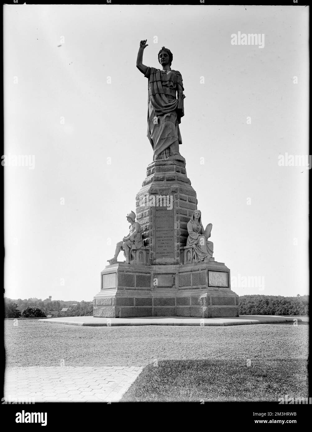 Monumento nazionale degli antenati, Plymouth, Mass. , Monumenti & Memoriali, scultura pubblica. Collezione Leon Abdalian Foto Stock