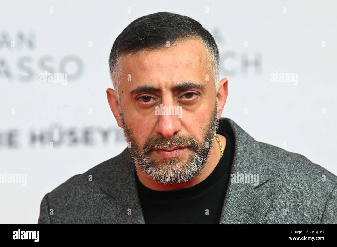 Monaco, Germania. 15th Dec, 2022. L'attore Kida Khodr Ramadan arriva per la prima volta del film 'Oscar's Dress' presso l'Astor Film Lounge all'ARRI. Credit: Felix Hörhager/dpa/Alamy Live News Foto Stock