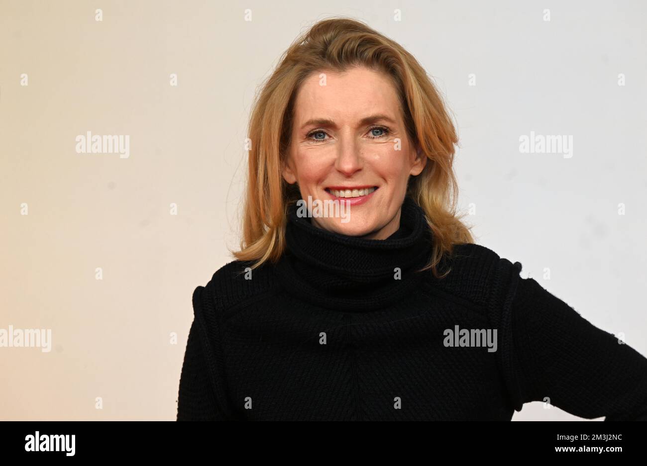 Monaco, Germania. 15th Dec, 2022. L'attrice Maria Furtwängler si presenta alla prima del film 'Oscar's Dress' presso l'Astor Film Lounge dell'ARRI. Credit: Felix Hörhager/dpa/Alamy Live News Foto Stock