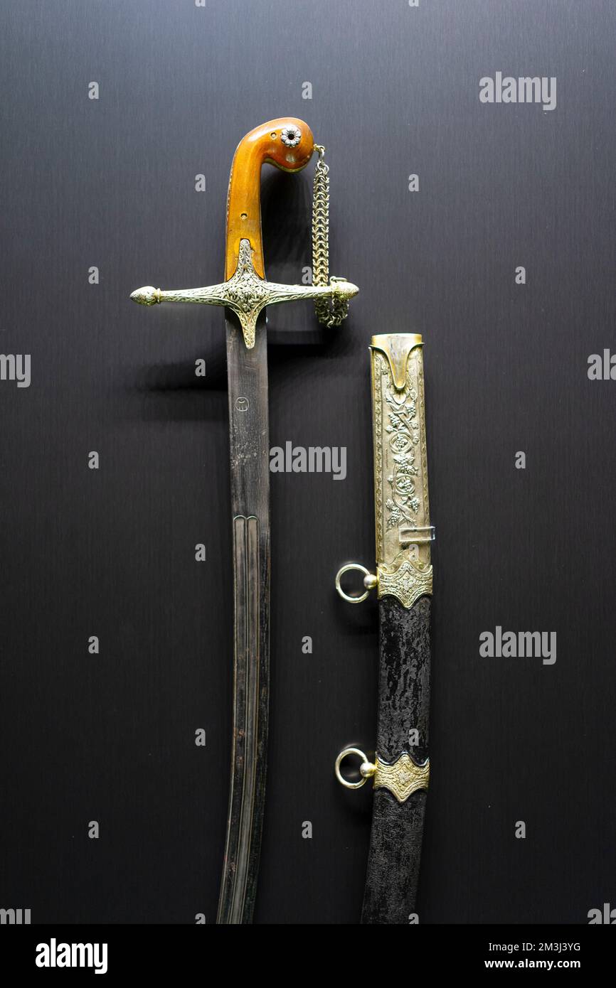 Antica spada ottomana della collezione di armi nel Palazzo Topkapi di Istanbul. Foto Stock